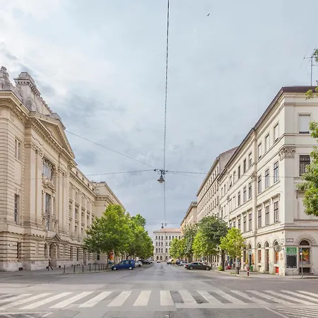 Apartment Freedom Near Parlament With Ac
