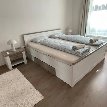 Freedom Near Parlament With Ac Будапешт