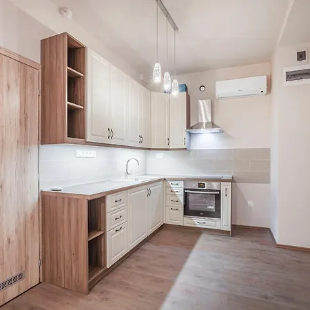 Freedom Near Parlament With Ac Апартаменты