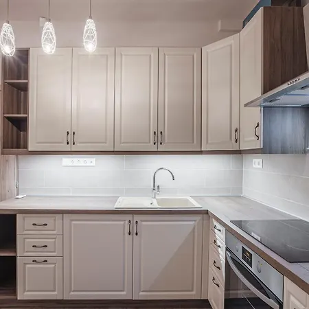 Freedom Near Parlament With Ac Будапешт