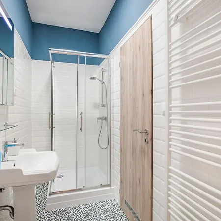 Freedom Near Parlament With Ac Будапешт